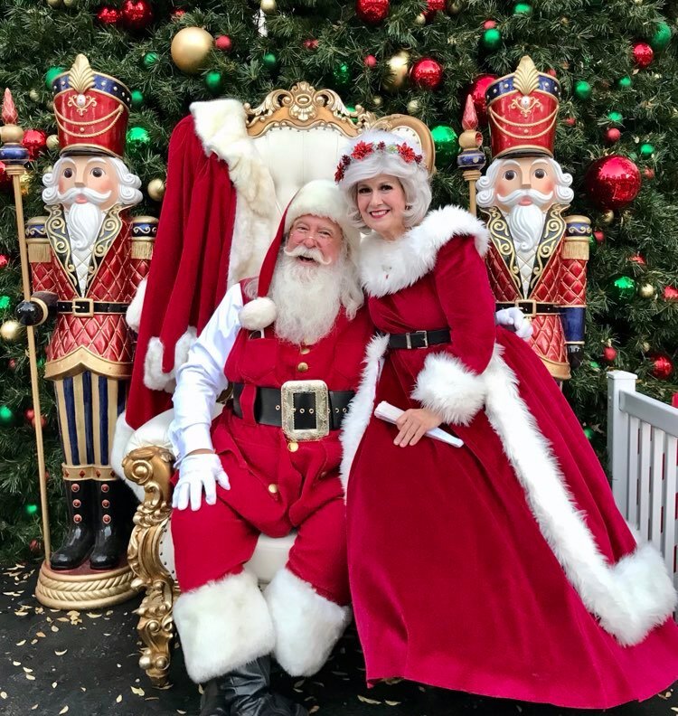 Professional Santa and Mrs Claus Los Angeles holiday event Professional Santa and Mrs Claus for hire in Los Angeles CA holiday event