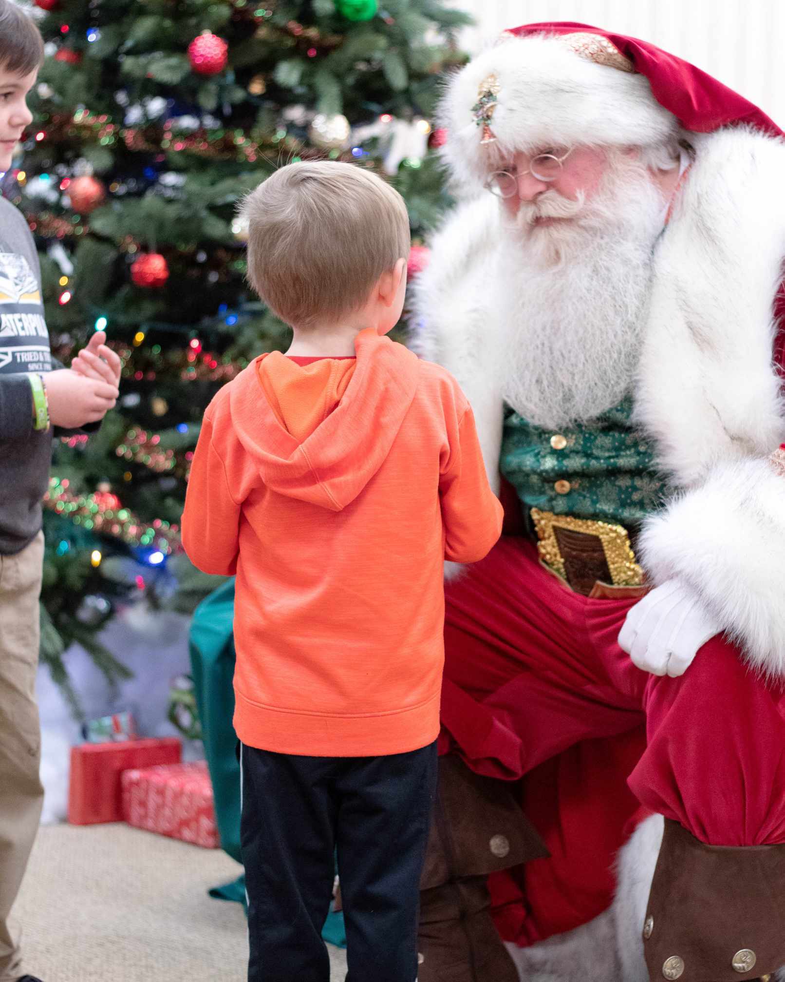 Professional Santa Claus in Memphis Tennessee greeting children at a holiday program