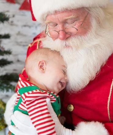Professional Santa Claus in Pittsburgh Pennsylvania family holiday moment for seasonal events